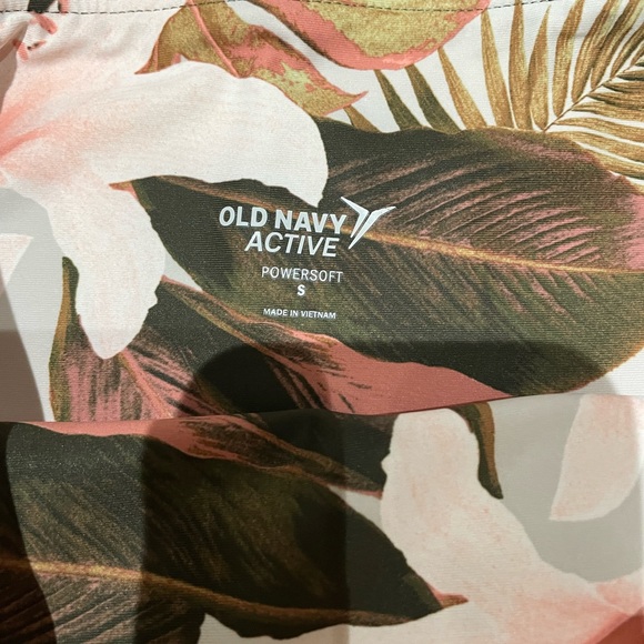 OLD NAVY Workout Bundle 💪🏼💓🌴 - Picture 5 of 12